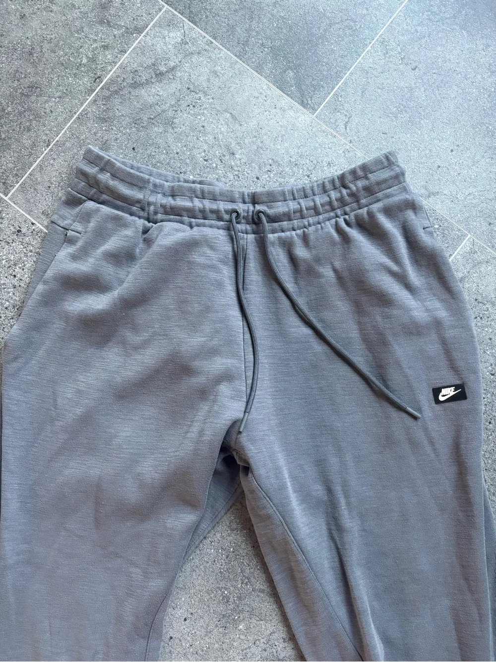 Nike Men’s Charcoal Gray Jogger Sweatpants